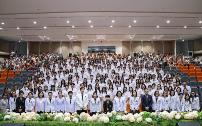 พิธีมอบเสื้อกาวน์นักศึกษาแพทย์ชั้นปีที่ 4 ประจำปีการศึกษา 2569