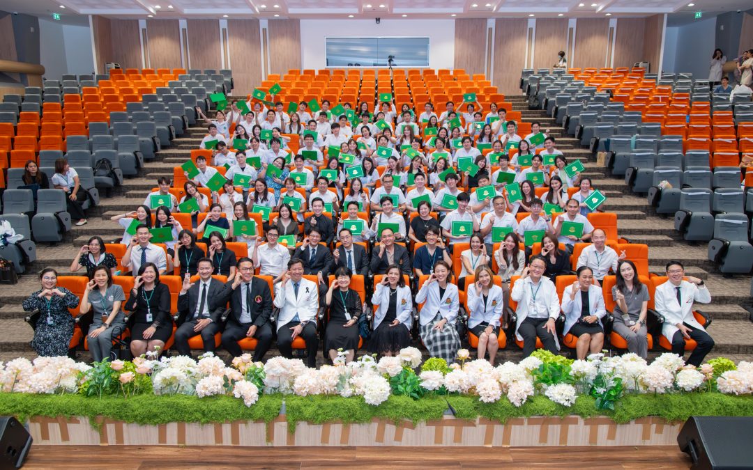 คณะแพทยศาสตร์ มธ. จัดพิธีมอบใบประกาศนียบัตรแก่แพทย์ประจำบ้านและแพทย์ประจำบ้านต่อยอด ประจำปีการศึกษา 2568